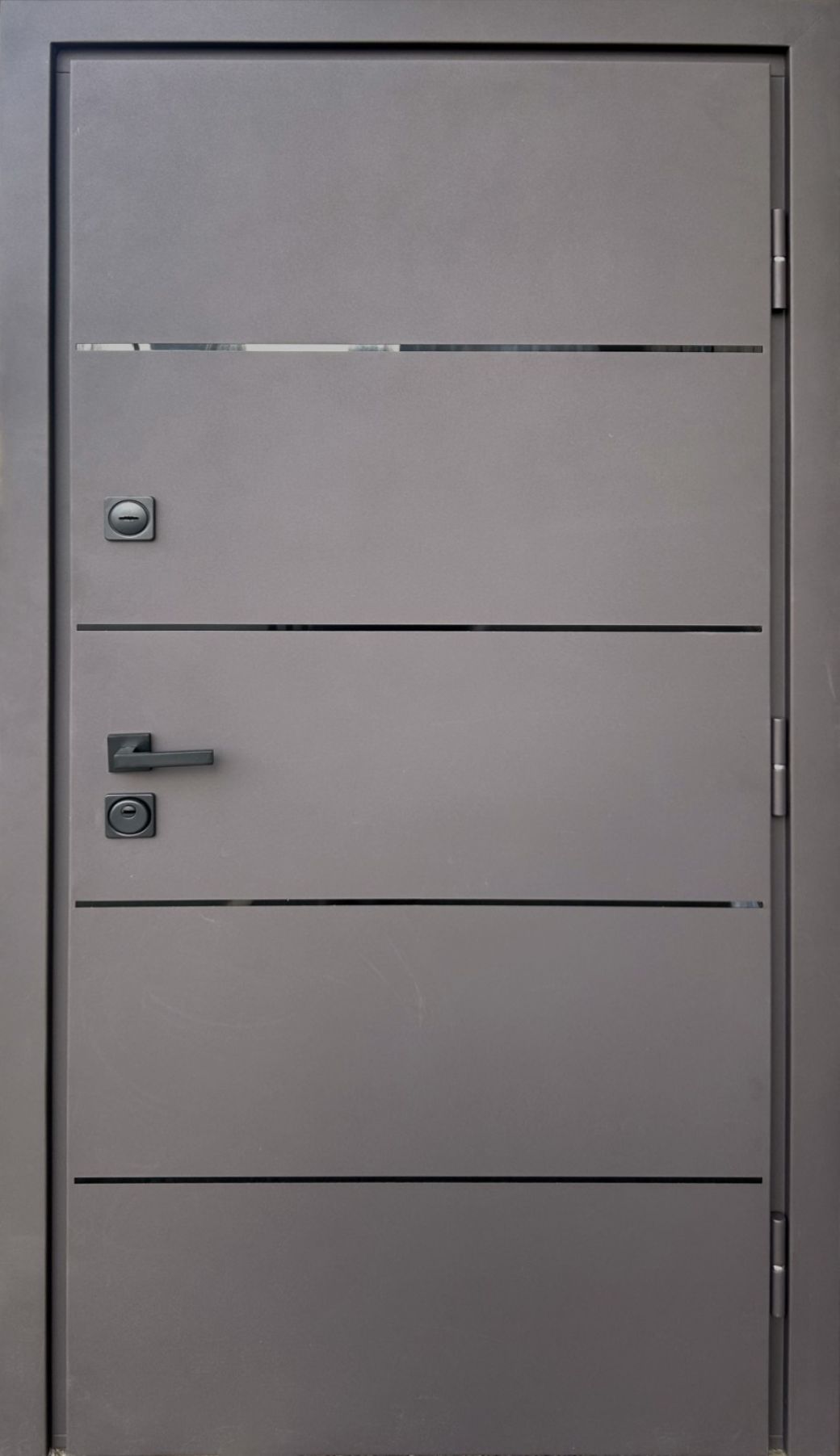 Вхідні двері Qdoors, колекція СТРОНГ, КУПЕР, ВУЛИЦЯ 3 контура з ОЦИНКОВАНИМ металом на полотні,  антрацит пісок/білий атлас vin