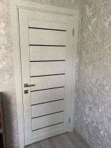 Міжкімнатні двері LEADOR Neapol Бетон білий Чорне скло - Изображение 1