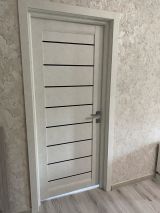 Міжкімнатні двері LEADOR Neapol Бетон білий Чорне скло - Изображение 2