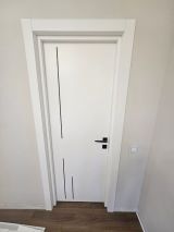 Міжкімнатні двері  Korfad Animas біла емаль глухі, вставка з чорного алюмінію - Изображение 2