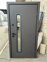 Вхідні двері Qdoors, колекція СТРОНГ, БРАУН, ВУЛИЦЯ 3 контура з ОЦИНКОВАНИМ металом на полотні,  пісок коричневий / дуб темн vin